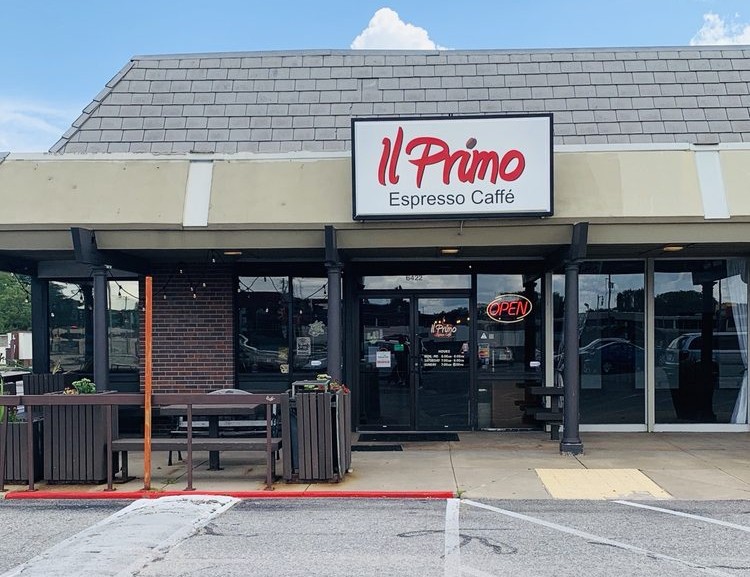 Il Primo storefront with classic sign